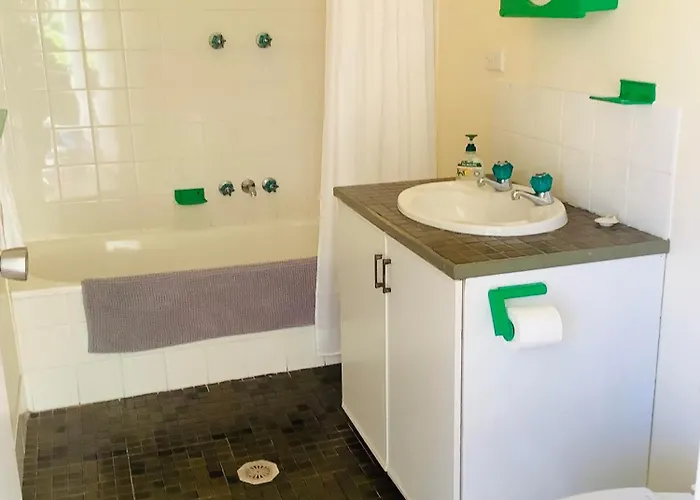 Bermagui Bay Beach House - Bungalow - Pet Friendly, In The Heart Of Bermagui