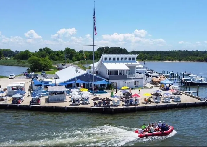 Lowes Wharf Marina Inn