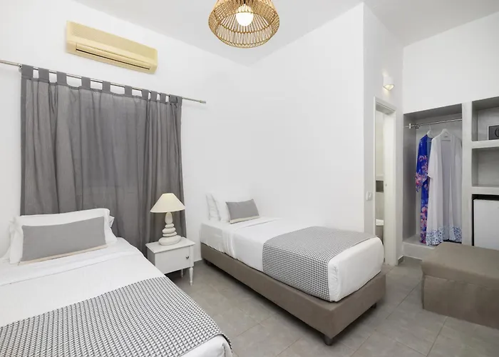 Akrotiri Hotel
