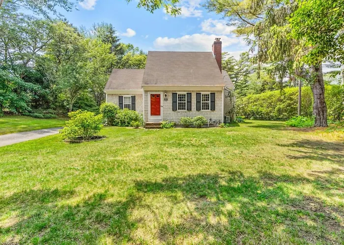 Gorgeous Home 1 Mile To Beach And Near Cape Cod Bikepath