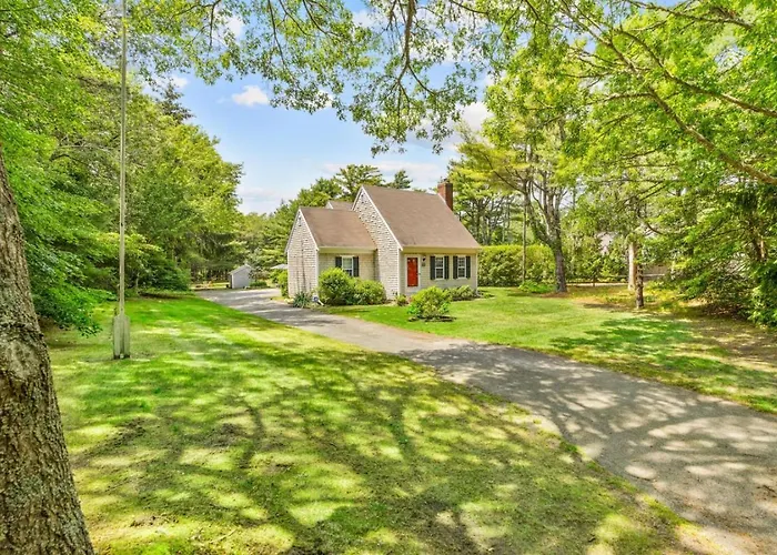 Gorgeous Home 1 Mile To Beach And Near Cape Cod Bikepath