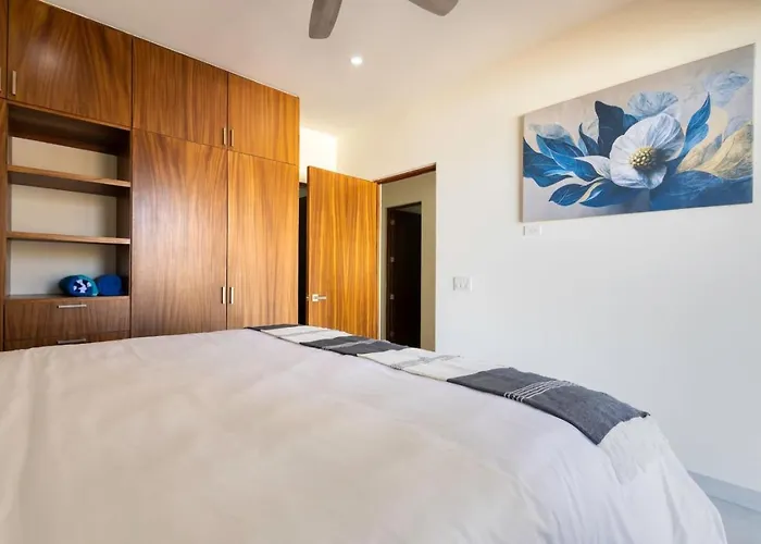 New 3 Bd Condo With Pool And Gym