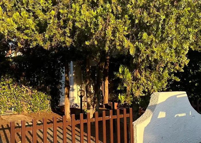 Villetta Tina a 50 m dal Mare -Residence -Ampio Giardino Privato- Parking