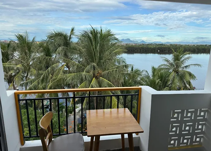 Coral Riverside Homestay&Hostel