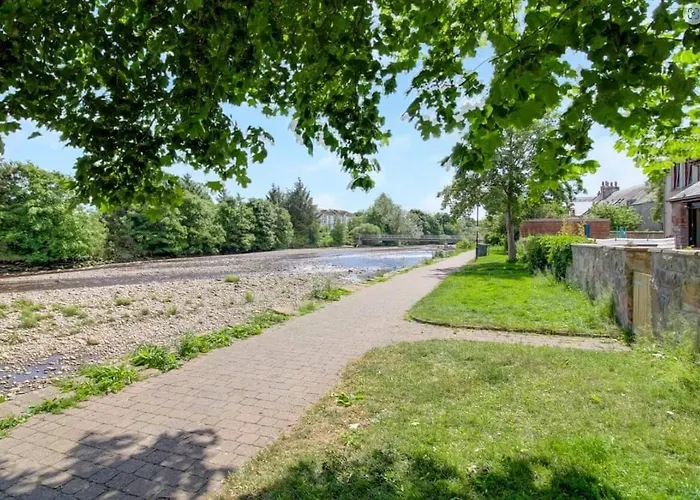 River Views 5 Mins From Beach