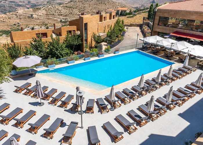 Oakridge Hotel & Spa