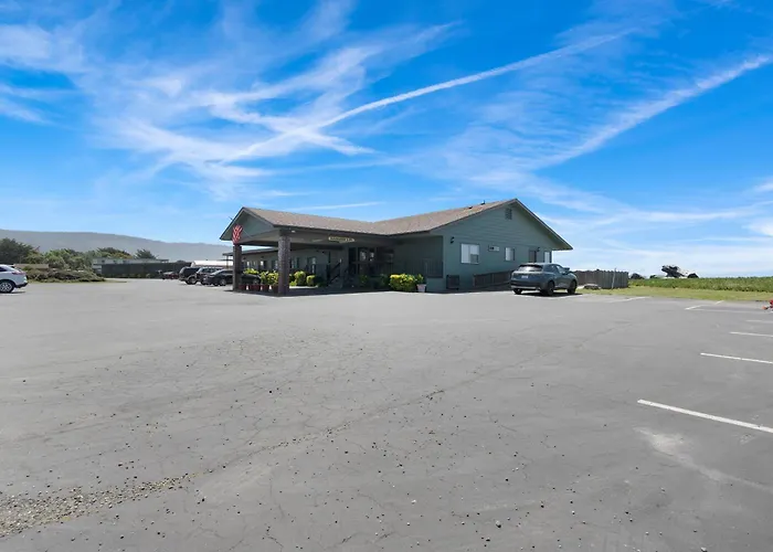 Crescent Beach Motel