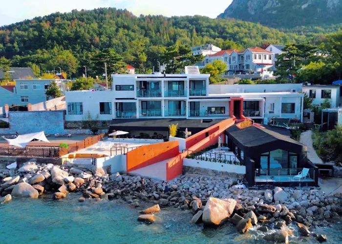 Moya Resort Hotel-Near Laoshan Scenic Area,Free Private Beachcombing, Free Diy Experience, 3 Free Photographers' Photos, Paid Provision Featured Seafood