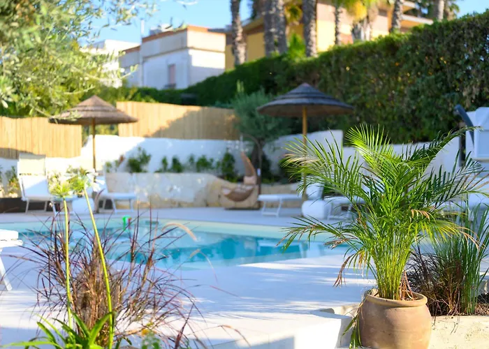 Dimoramare Luxury Beb Pool And Beach