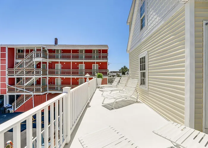 Steps To Shore: Newly Renovated Dewey Beach Home!