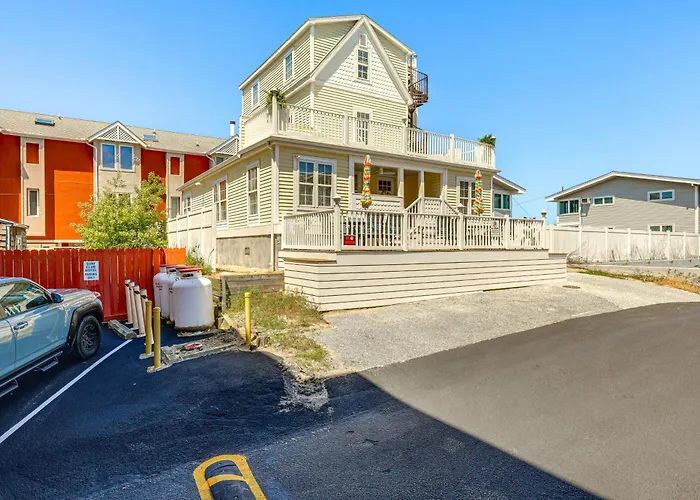 Steps To Shore: Newly Renovated Dewey Beach Home!