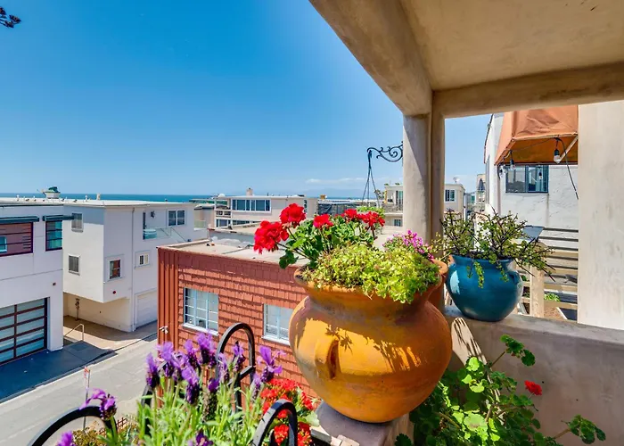 Steps To Ocean: Manhattan Beach Gem W/ Deck!