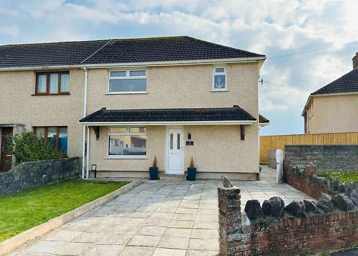 3 Bedroom House In Port Talbot With Parking And Sea View