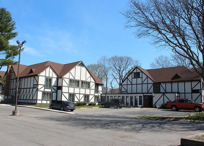 East Norwich Inn