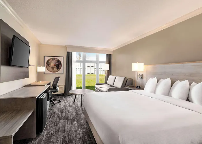Ramada By Wyndham Cornwall