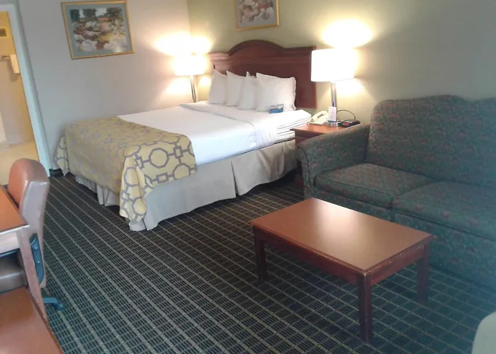 Baymont By Wyndham Clarksville Northeast
