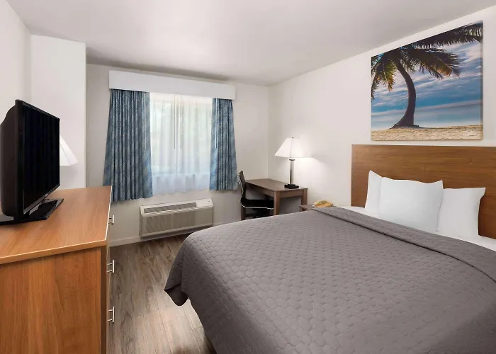 Days Inn By Wyndham Biloxi Beach