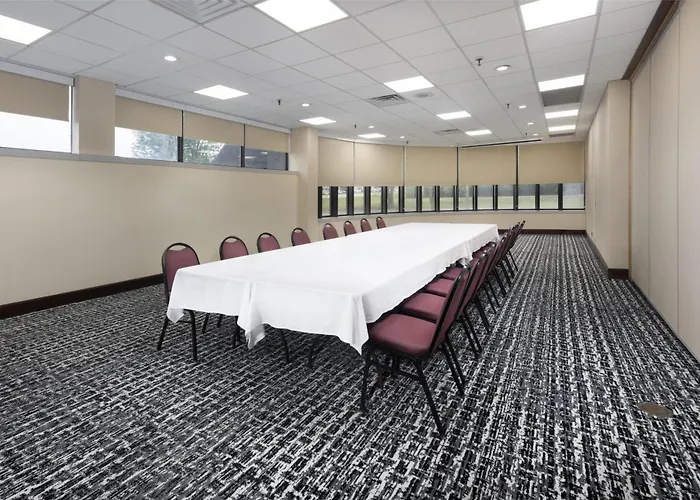 Doubletree By Hilton Manhattan, Ks