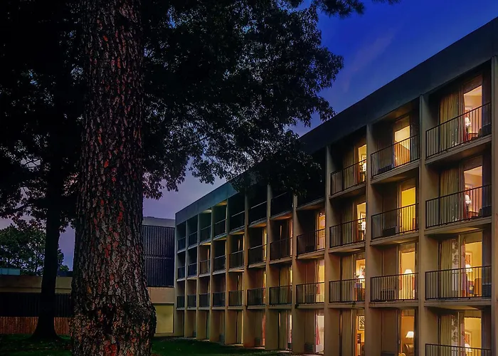 Historic Whispering Woods Hotel & Conference Center