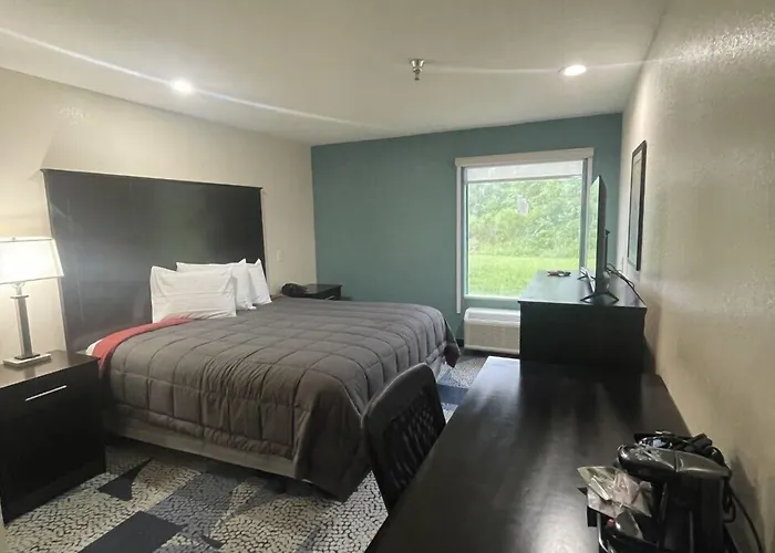 Baymont By Wyndham Iowa Lake Charles
