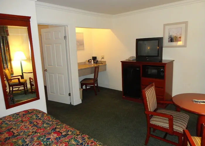 Redondo Inn And Suites