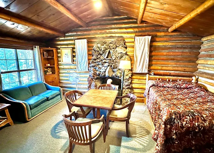 Paulina Lake Lodge And Resort