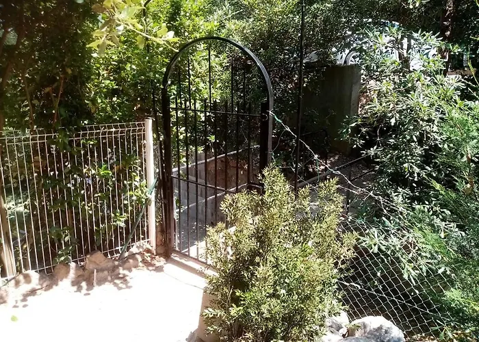 Chambre avec entrée indépendante-Jardin privé- 200m des plages