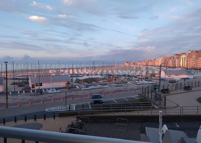 Seaview 2-Bedroom Apartment Goldeneye With Private Garage In Duinbergen