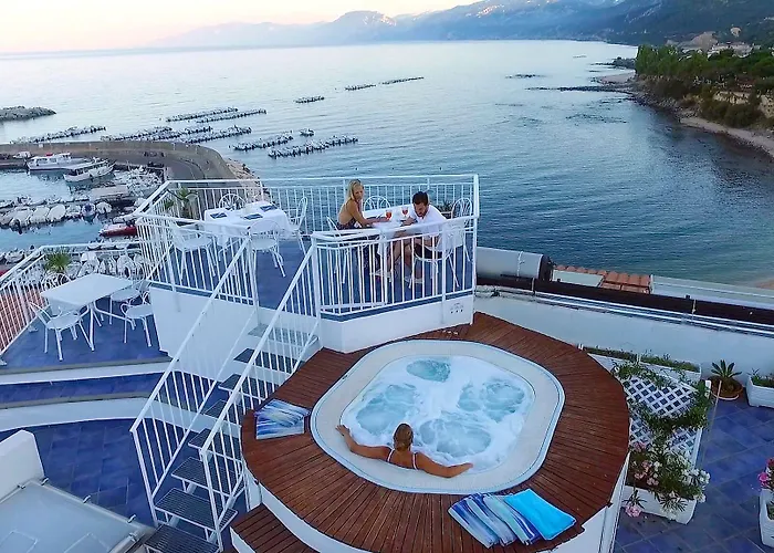Bue Marino Hotel & Rooftop Bar