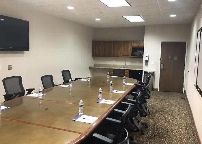 Holiday Inn Express Hotel & Suites Howell By Ihg