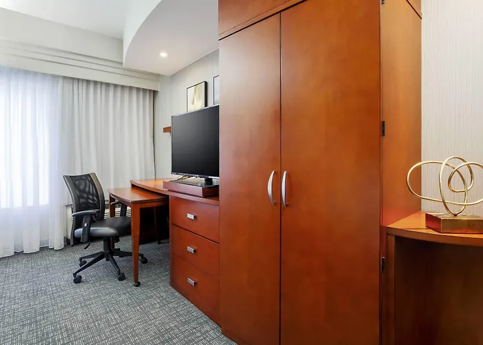 Courtyard By Marriott Dallas Arlington South
