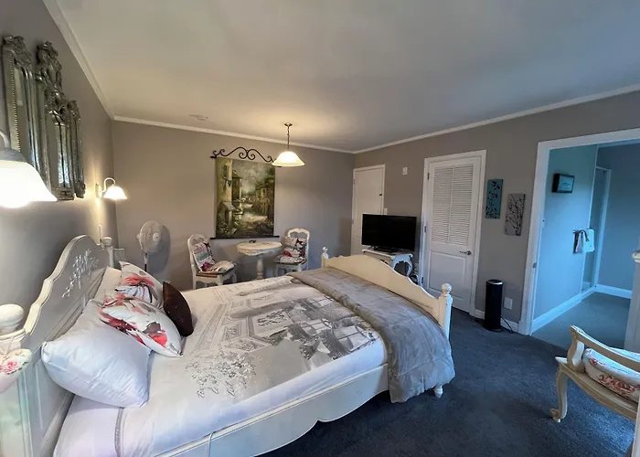 Tudor Manor Bed & Breakfast