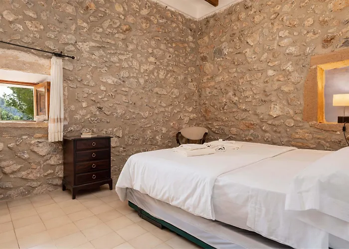 Petit Hotel Hostatgeria La Victoria