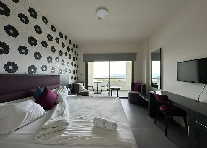 Le Six Hotel And Resort