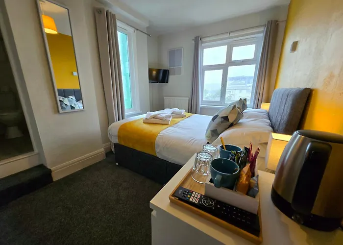 Beach Hotel Torbay B&B
