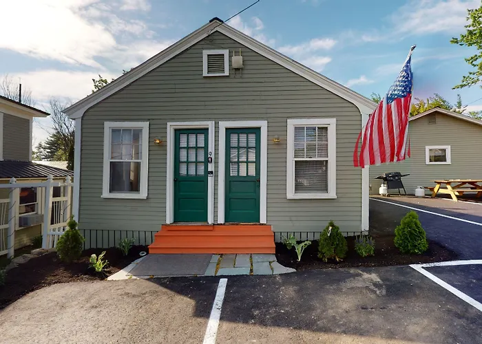 The Lakeview Inn & Cottages