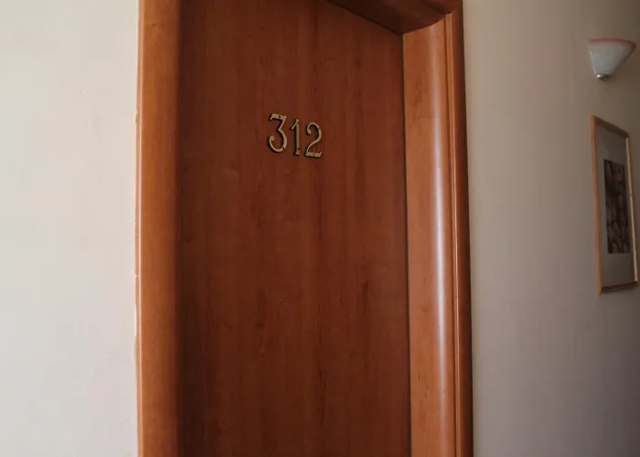 Hotel 106