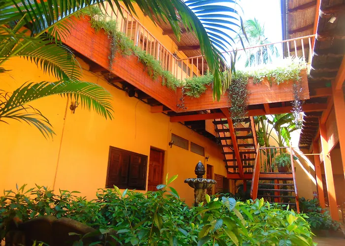 Hotel El Maltese - Lakefront