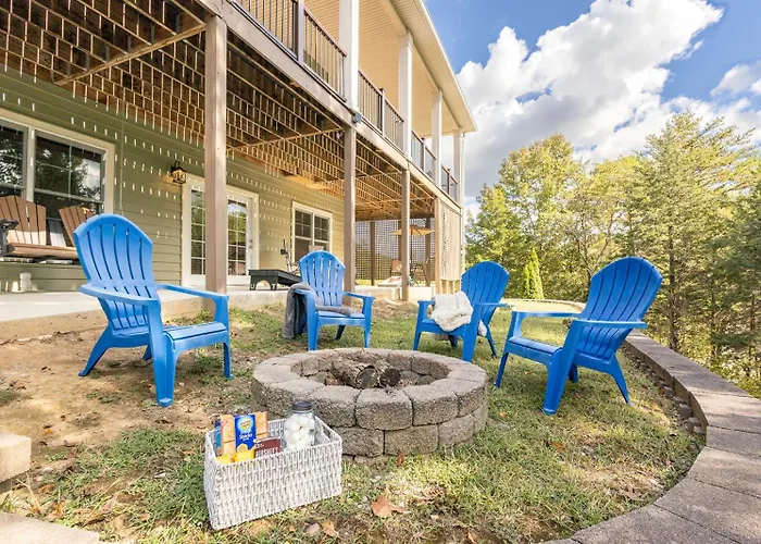 The Retreat At Paradise Hills 6Br Lake Front Dock Game Room