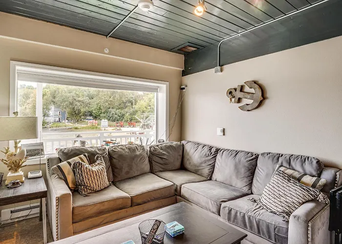 Lakefront Condo W/ Beach Access In Campbellsport!