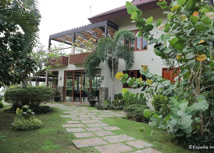 Bravo Resorts - Munting Paraiso