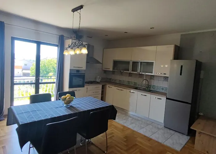 Apartments And Pansion M&R