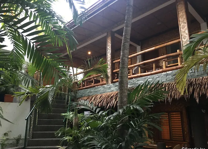 Love'S Beach & Dive Resort