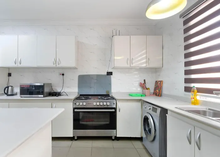 Oniru VI Br 3Ba - Spacious, Fast Wifi, Pool, Free Parking