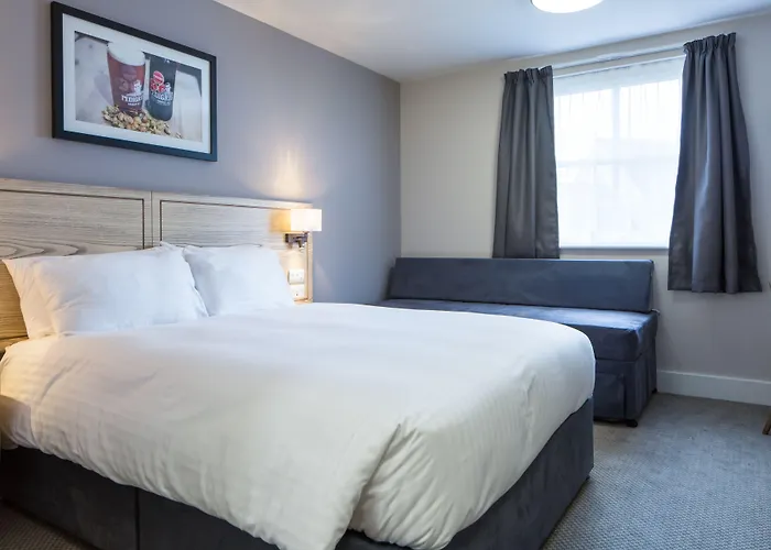 The Raven'S Cliff Lodge By Marston'S Inns