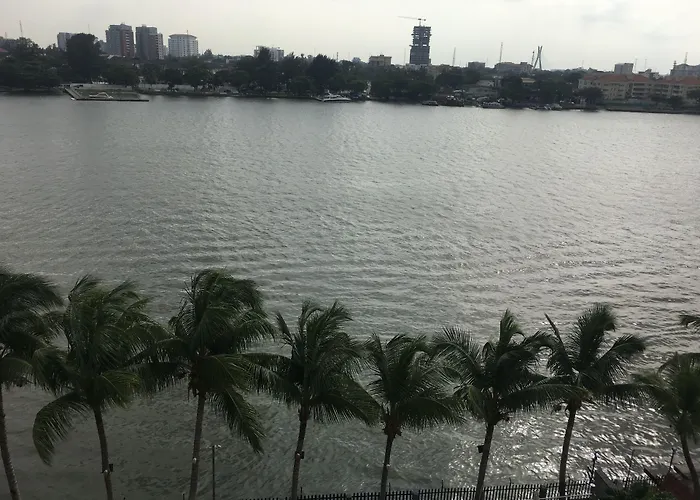 Maroko Bayshore Suites