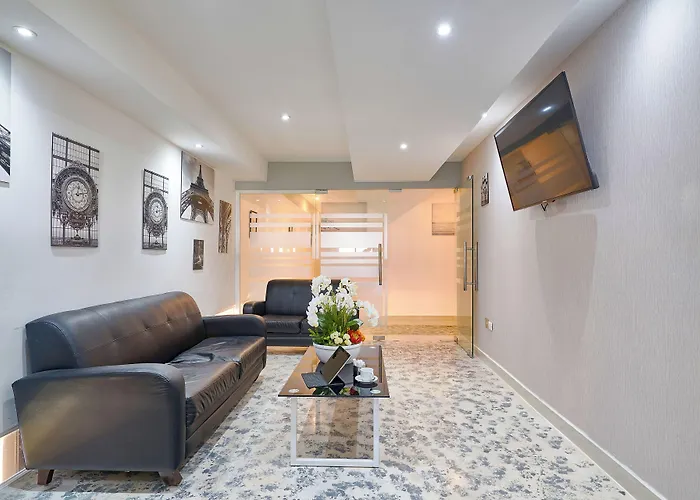 Malecon Premium Rooms & Hotel
