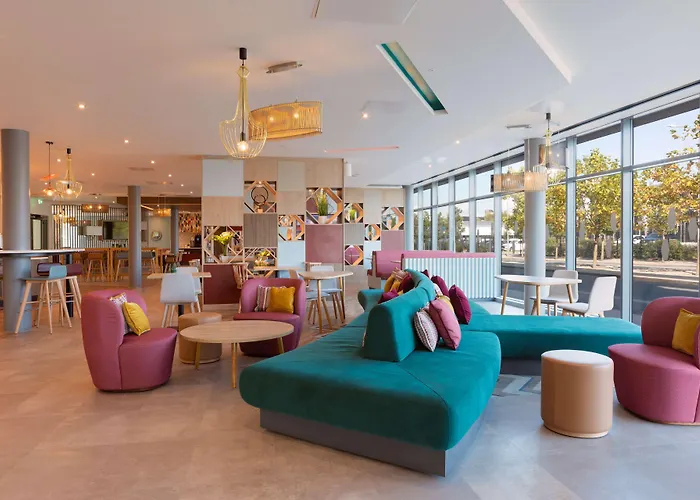 Hampton By Hilton Ashford International