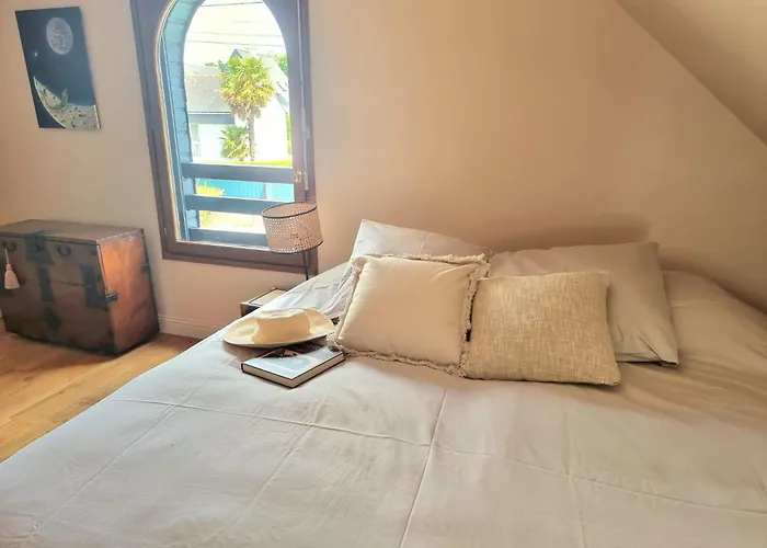 La villa M Vannes, villa les pieds dans l'eau sur le port, avec grand jacuzzi