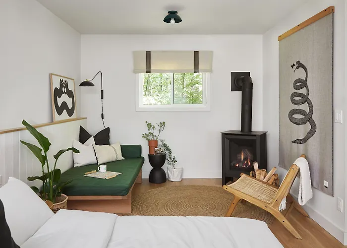 Somewhere Inn Calabogie Boutique Hotel